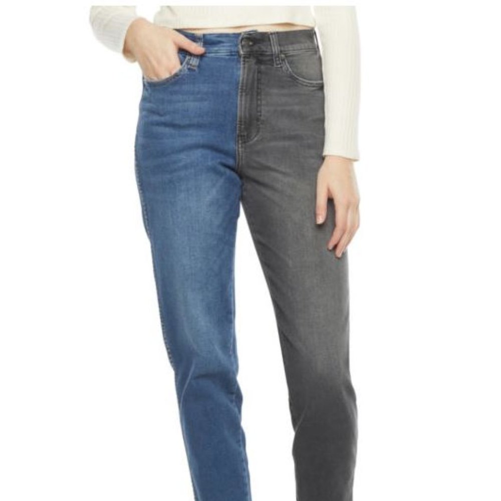 NWT Arizona Juniors Womens High Rise Mom Jeans  Size 9/10